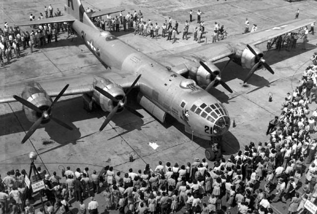 B-29-THUMPER-at-Boeing-plant-NMUSAF-2.jp