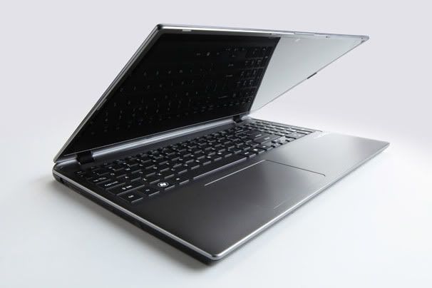 5-laptop-choi-game-hang-dau-5.jpg