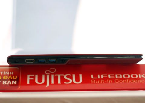 Fujitsu-UH572-3.jpg