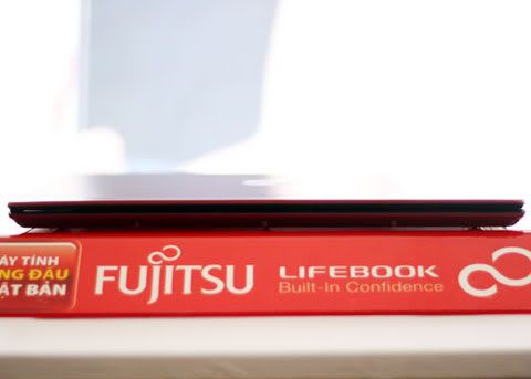 Fujitsu-UH572-5.jpg