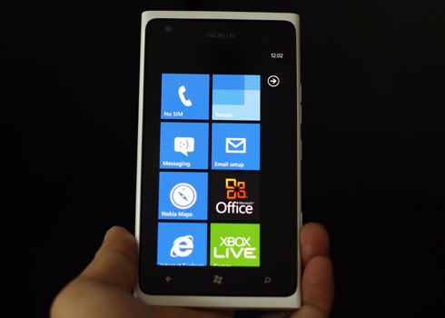 Nokia-Lumia-900-3.jpg