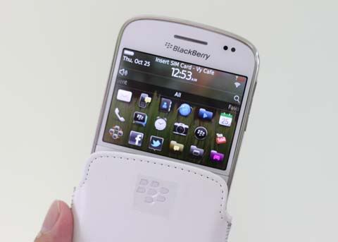 blackberry_bodl_9900_white_12.jpg