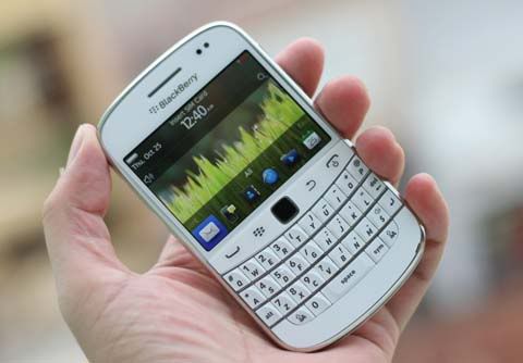 blackberry_bodl_9900_white_3.jpg