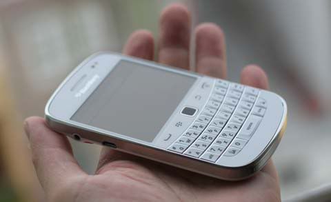 blackberry_bodl_9900_white_4.jpg