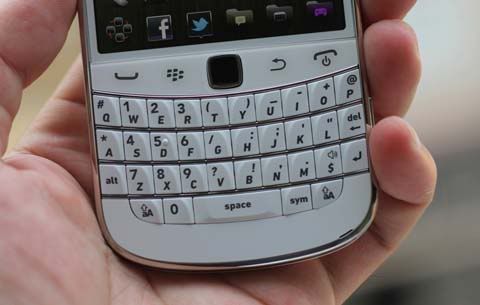 blackberry_bodl_9900_white_6.jpg