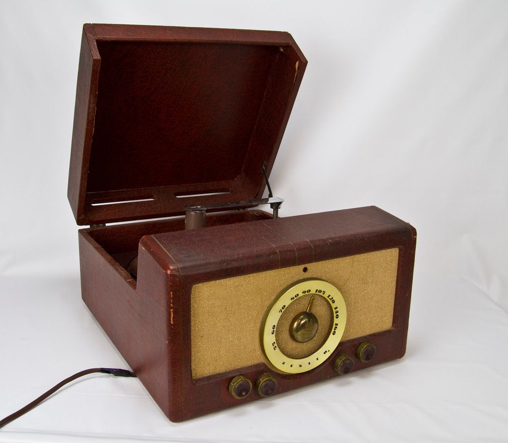 Vintage 1955 Zenith CobraMatic tube AM Radio Record Player Working